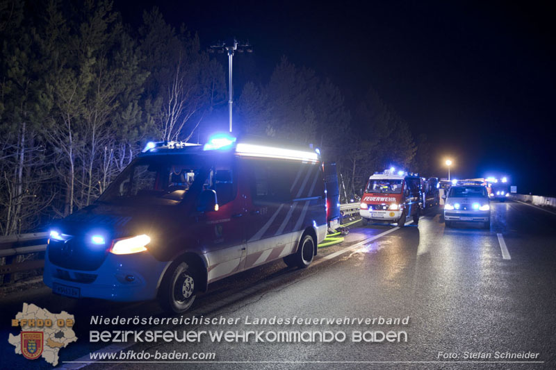20250127_Schwerverletzter nach Horrorcrash auf der A21 bei Heiligenkreuz Bezirk Baden Foto: Stefan Schneider BFKDO BADEN 20250127_Schwerverletzter nach Horrorcrash auf der A21 bei Heiligenkreuz Bezirk Baden Foto: Stefan Schneider BFKDO BADEN