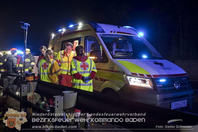 20250127_Schwerverletzter nach Horrorcrash auf der A21 bei Heiligenkreuz Bezirk Baden Foto: Stefan Schneider BFKDO BADEN 20250127_Schwerverletzter nach Horrorcrash auf der A21 bei Heiligenkreuz Bezirk Baden Foto: Stefan Schneider BFKDO BADEN