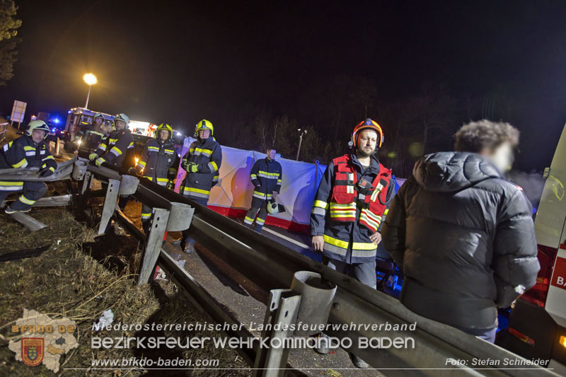 20250127_Schwerverletzter nach Horrorcrash auf der A21 bei Heiligenkreuz Bezirk Baden Foto: Stefan Schneider BFKDO BADEN 20250127_Schwerverletzter nach Horrorcrash auf der A21 bei Heiligenkreuz Bezirk Baden Foto: Stefan Schneider BFKDO BADEN