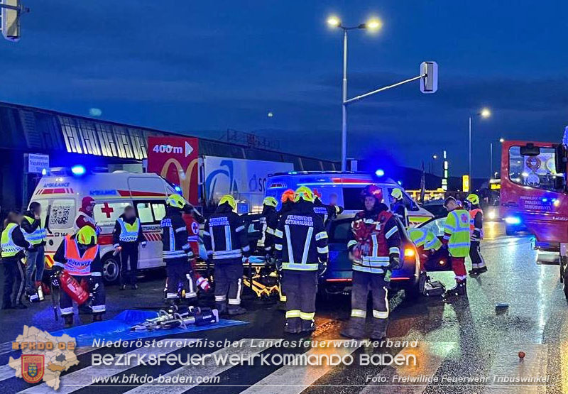 20250129_Feuerwehr befreit Lenker nach Verkehrsunfall auf der B210  Foto: Ferdinand Bartmann FF Tribuswinkel
