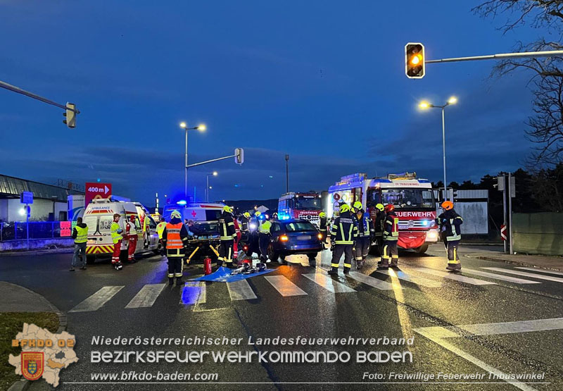 20250129_Feuerwehr befreit Lenker nach Verkehrsunfall auf der B210  Foto: Ferdinand Bartmann FF Tribuswinkel