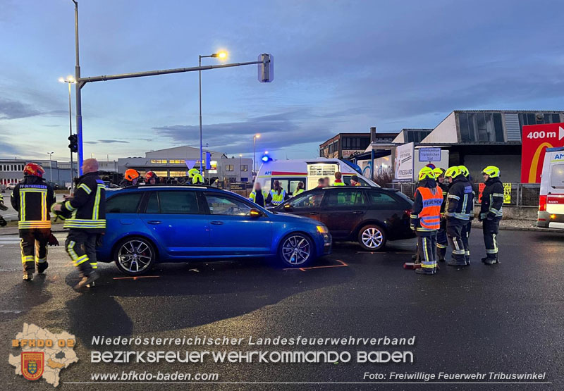 20250129_Feuerwehr befreit Lenker nach Verkehrsunfall auf der B210  Foto: Ferdinand Bartmann FF Tribuswinkel