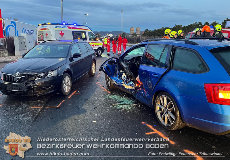 20250129_Feuerwehr befreit Lenker nach Verkehrsunfall auf der B210  Foto: Ferdinand Bartmann FF Tribuswinkel