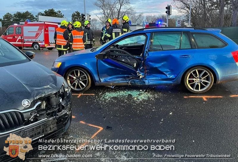 20250129_Feuerwehr befreit Lenker nach Verkehrsunfall auf der B210  Foto: Nina Mitheis FF Tribuswinkel
