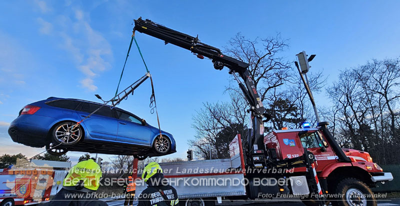 20250129_Feuerwehr befreit Lenker nach Verkehrsunfall auf der B210  Foto: Nina Mitheis FF Tribuswinkel