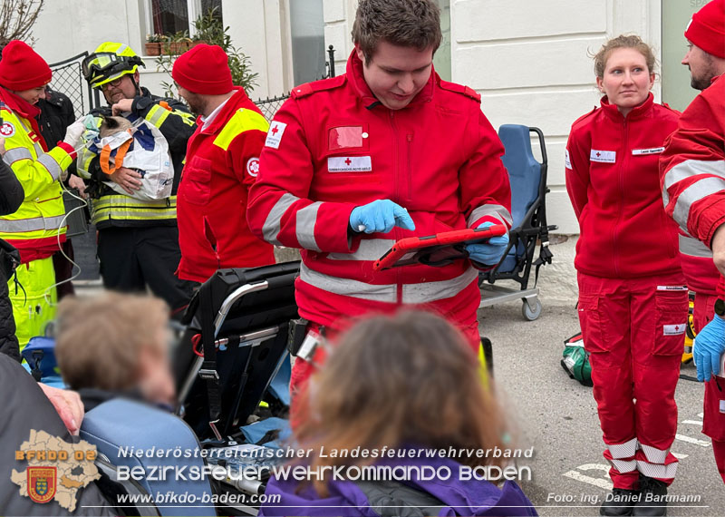 20250206_Wohnungsbrand in Badener Mehrparteienhaus - Feuerwehr rettet Personen und Tiere Foto: Daniel Bartmann FF Tribuswinkel 20250206_Wohnungsbrand in Badener Mehrparteienhaus - Feuerwehr rettet Personen und Tiere Foto: Daniel Bartmann FF Tribuswinkel