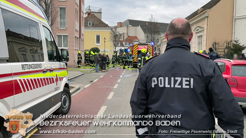20250206_Wohnungsbrand in Badener Mehrparteienhaus - Feuerwehr rettet Personen und Tiere Foto: van de Castell FF Baden-Stadt 20250206_Wohnungsbrand in Badener Mehrparteienhaus - Feuerwehr rettet Personen und Tiere Foto: van de Castell FF Baden-Stadt