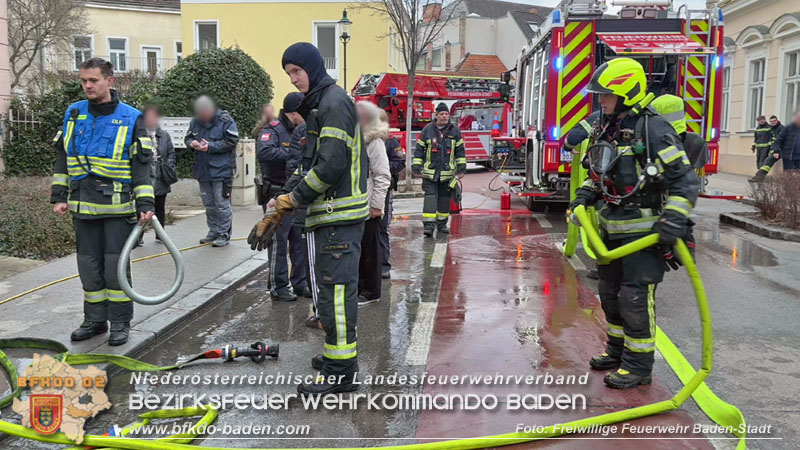 20250206_Wohnungsbrand in Badener Mehrparteienhaus - Feuerwehr rettet Personen und Tiere Foto: van de Castell FF Baden-Stadt 20250206_Wohnungsbrand in Badener Mehrparteienhaus - Feuerwehr rettet Personen und Tiere Foto: van de Castell FF Baden-Stadt