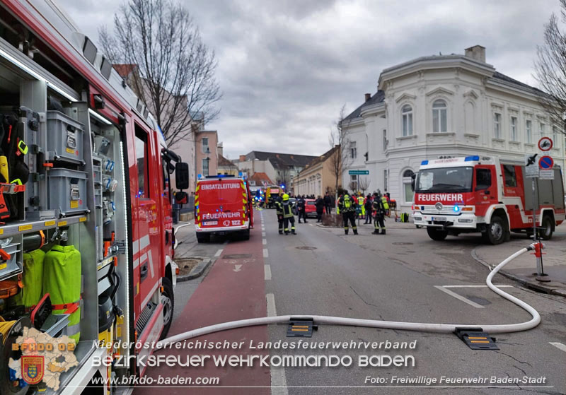 20250206_Wohnungsbrand in Badener Mehrparteienhaus - Feuerwehr rettet Personen und Tiere Foto: van de Castell FF Baden-Stadt 20250206_Wohnungsbrand in Badener Mehrparteienhaus - Feuerwehr rettet Personen und Tiere Foto: van de Castell FF Baden-Stadt