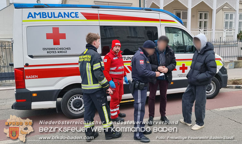 20250206_Wohnungsbrand in Badener Mehrparteienhaus - Feuerwehr rettet Personen und Tiere Foto: Stefan Schneider FF Baden-Stadt 20250206_Wohnungsbrand in Badener Mehrparteienhaus - Feuerwehr rettet Personen und Tiere Foto: Stefan Schneider FF Baden-Stadt