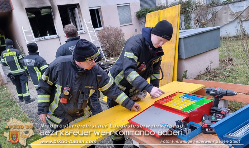 20250206_Wohnungsbrand in Badener Mehrparteienhaus - Feuerwehr rettet Personen und Tiere Foto: Stefan Schneider FF Baden-Stadt 20250206_Wohnungsbrand in Badener Mehrparteienhaus - Feuerwehr rettet Personen und Tiere Foto: Stefan Schneider FF Baden-Stadt