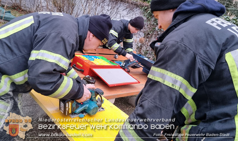 20250206_Wohnungsbrand in Badener Mehrparteienhaus - Feuerwehr rettet Personen und Tiere Foto: Stefan Schneider FF Baden-Stadt 20250206_Wohnungsbrand in Badener Mehrparteienhaus - Feuerwehr rettet Personen und Tiere Foto: Stefan Schneider FF Baden-Stadt