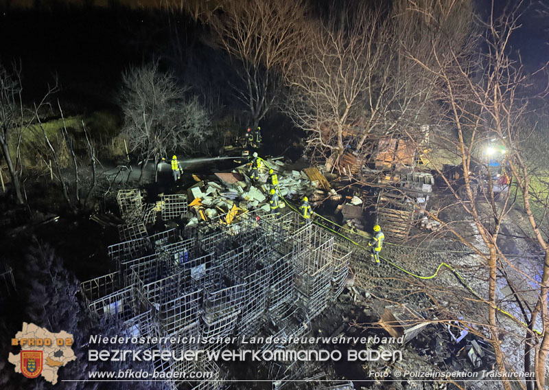 20250207_Brand auf einem Lagerplatz in Tribuswinkel Foto: Polizeiinspektion Traiskirchen 20250207_Brand auf einem Lagerplatz in Tribuswinkel Foto: Polizeiinspektion Traiskirchen