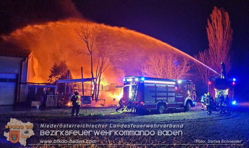 20250207_Brand auf einem Lagerplatz in Tribuswinkel Foto: Stefan Schneider BFKDO BADEN 20250207_Brand auf einem Lagerplatz in Tribuswinkel Foto: Stefan Schneider BFKDO BADEN