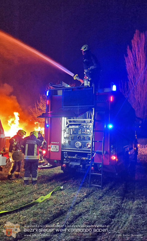 20250207_Brand auf einem Lagerplatz in Tribuswinkel Foto: Stefan Schneider BFKDO BADEN 20250207_Brand auf einem Lagerplatz in Tribuswinkel Foto: Stefan Schneider BFKDO BADEN