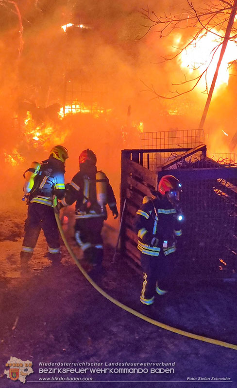 20250207_Brand auf einem Lagerplatz in Tribuswinkel Foto: Stefan Schneider BFKDO BADEN 20250207_Brand auf einem Lagerplatz in Tribuswinkel Foto: Stefan Schneider BFKDO BADEN