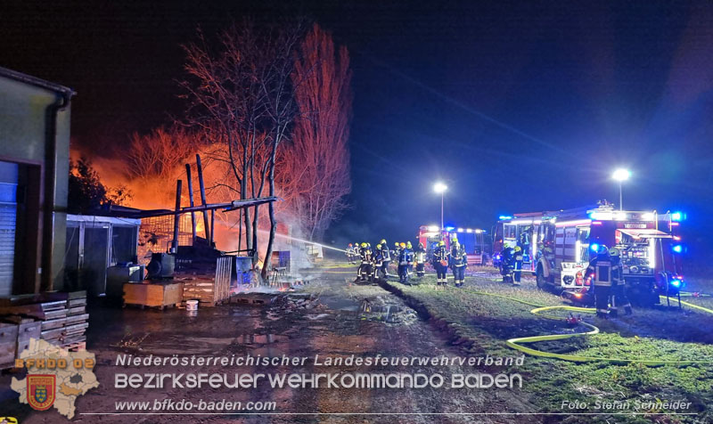 20250207_Brand auf einem Lagerplatz in Tribuswinkel Foto: Stefan Schneider BFKDO BADEN 20250207_Brand auf einem Lagerplatz in Tribuswinkel Foto: Stefan Schneider BFKDO BADEN