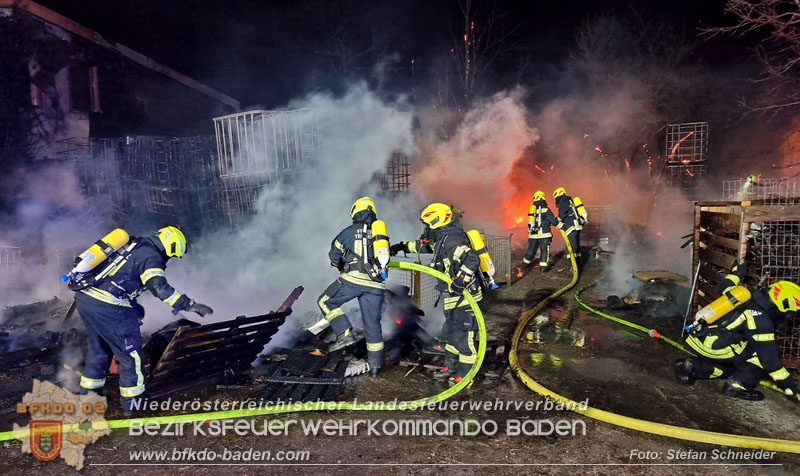 20250207_Brand auf einem Lagerplatz in Tribuswinkel Foto: Stefan Schneider BFKDO BADEN 20250207_Brand auf einem Lagerplatz in Tribuswinkel Foto: Stefan Schneider BFKDO BADEN