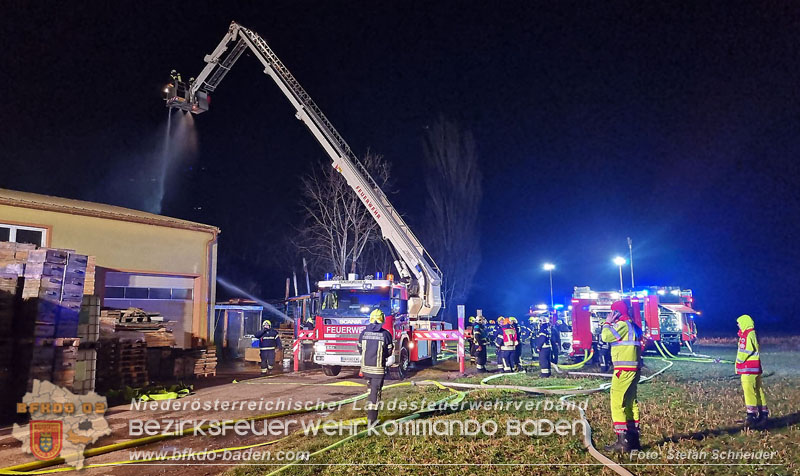 20250207_Brand auf einem Lagerplatz in Tribuswinkel Foto: Stefan Schneider BFKDO BADEN 20250207_Brand auf einem Lagerplatz in Tribuswinkel Foto: Stefan Schneider BFKDO BADEN