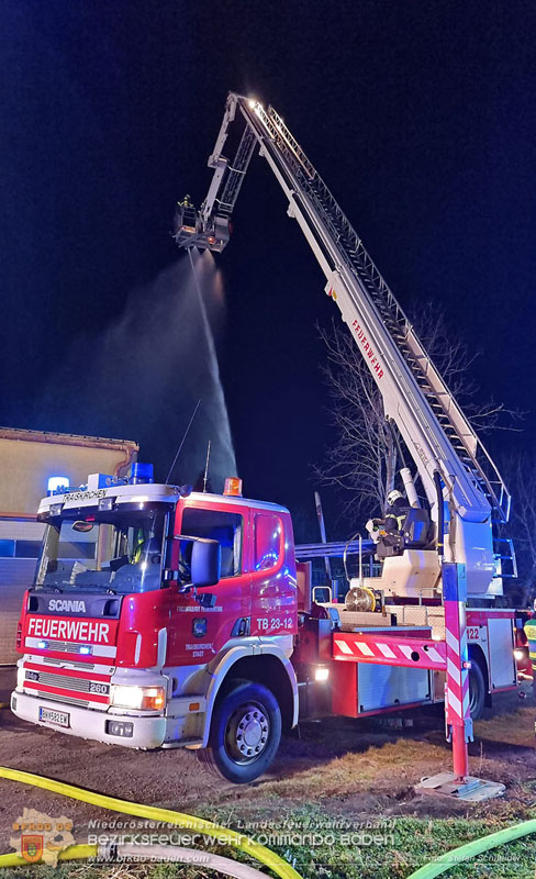 20250207_Brand auf einem Lagerplatz in Tribuswinkel Foto: Stefan Schneider BFKDO BADEN 20250207_Brand auf einem Lagerplatz in Tribuswinkel Foto: Stefan Schneider BFKDO BADEN