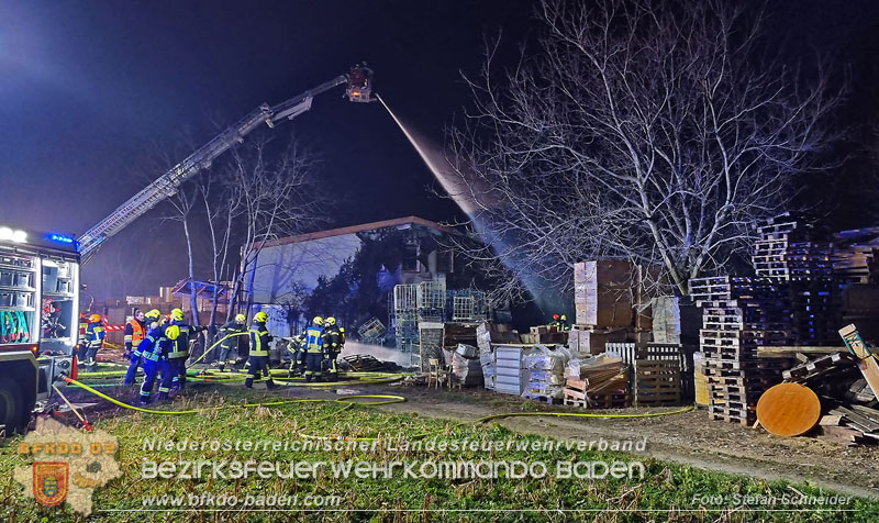 20250207_Brand auf einem Lagerplatz in Tribuswinkel Foto: Stefan Schneider BFKDO BADEN 20250207_Brand auf einem Lagerplatz in Tribuswinkel Foto: Stefan Schneider BFKDO BADEN