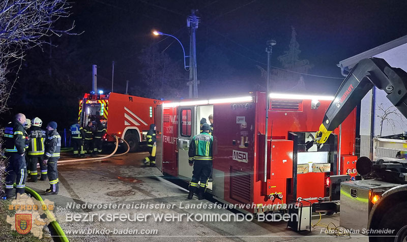 20250207_Brand auf einem Lagerplatz in Tribuswinkel Foto: Stefan Schneider BFKDO BADEN 20250207_Brand auf einem Lagerplatz in Tribuswinkel Foto: Stefan Schneider BFKDO BADEN