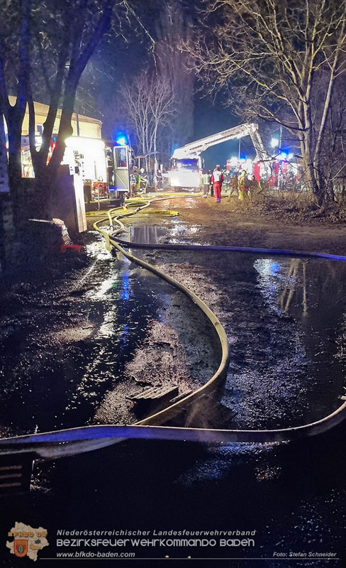 20250207_Brand auf einem Lagerplatz in Tribuswinkel Foto: Stefan Schneider BFKDO BADEN 20250207_Brand auf einem Lagerplatz in Tribuswinkel Foto: Stefan Schneider BFKDO BADEN