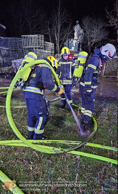 20250207_Brand auf einem Lagerplatz in Tribuswinkel Foto: Stefan Schneider BFKDO BADEN 20250207_Brand auf einem Lagerplatz in Tribuswinkel Foto: Stefan Schneider BFKDO BADEN