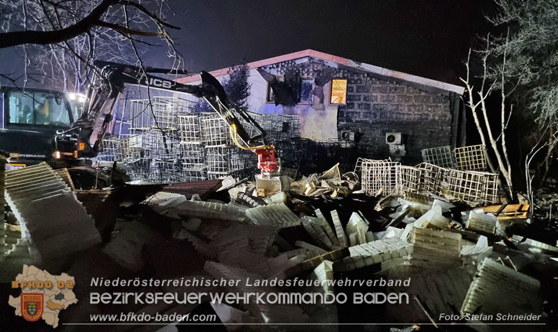 20250207_Brand auf einem Lagerplatz in Tribuswinkel Foto: Stefan Schneider BFKDO BADEN 20250207_Brand auf einem Lagerplatz in Tribuswinkel Foto: Stefan Schneider BFKDO BADEN