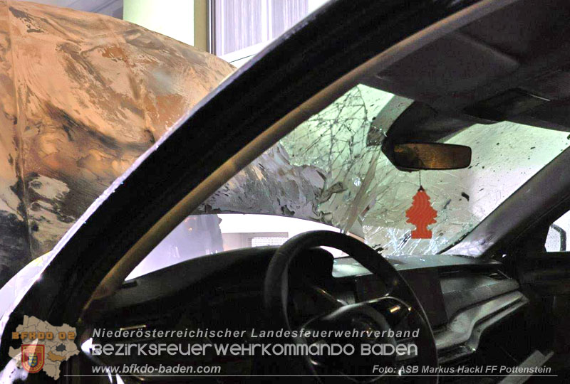 20250210_Fahrzeugbrand in Pottenstein Foto: ASB Markus Hackl FF Pottenstein 20250210_Fahrzeugbrand in Pottenstein Foto: ASB Markus Hackl FF Pottenstein