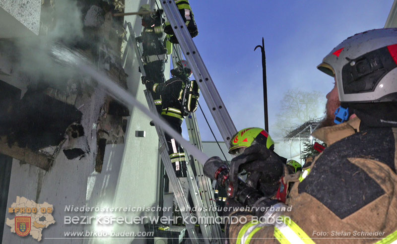 20250210_Fassadenbrand in Unterwaltersdorf sorgte für Großeinsatz Foto: Stefan Schneider BFKDO BADEN