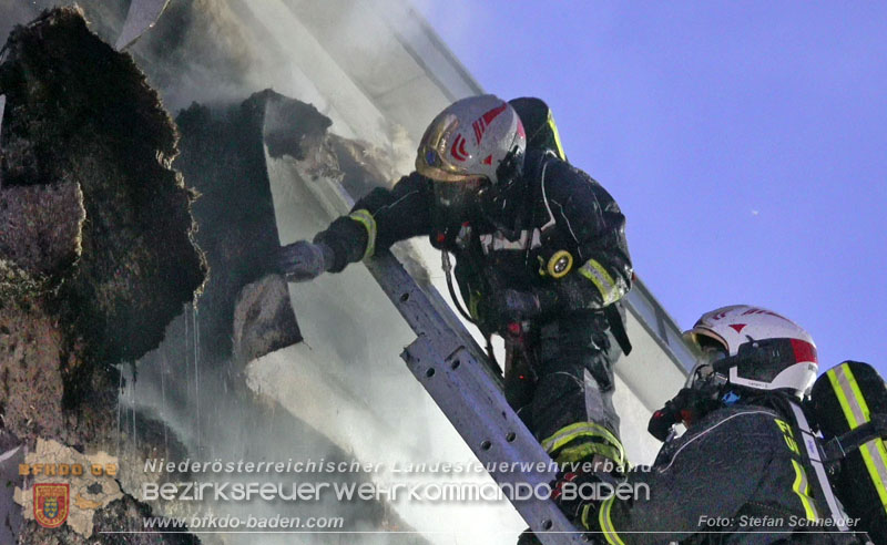 20250210_Fassadenbrand in Unterwaltersdorf sorgte für Großeinsatz Foto: Stefan Schneider BFKDO BADEN