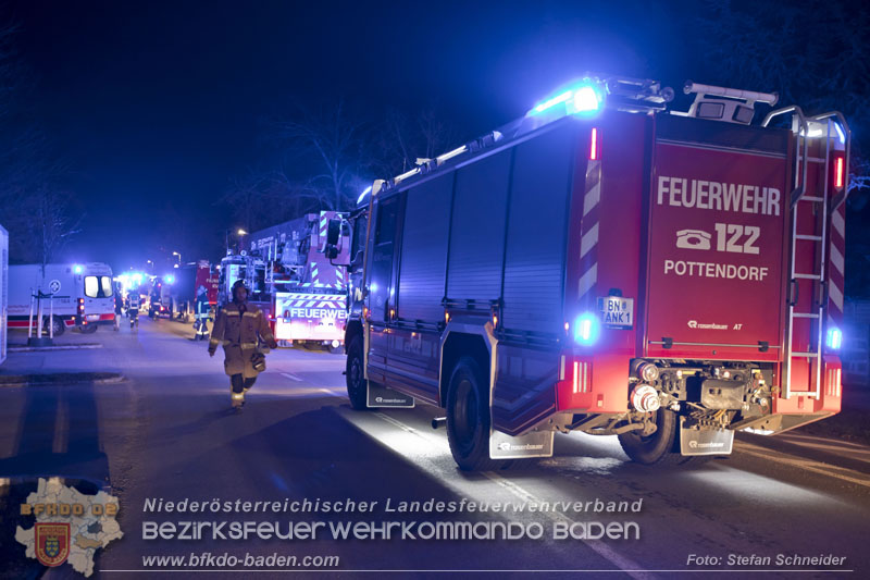 20250210_Fassadenbrand in Unterwaltersdorf sorgte für Großeinsatz   Foto: Stefan Schneider BFKDO BADEN