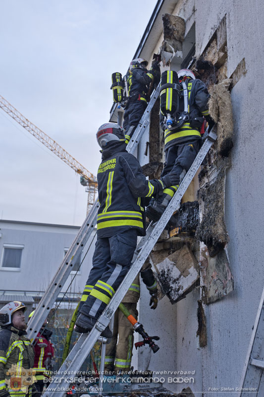 20250210_Fassadenbrand in Unterwaltersdorf sorgte für Großeinsatz Foto: Stefan Schneider BFKDO BADEN