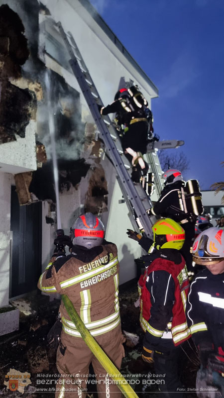 20250210_Fassadenbrand in Unterwaltersdorf sorgte für Großeinsatz Foto: Stefan Schneider BFKDO BADEN