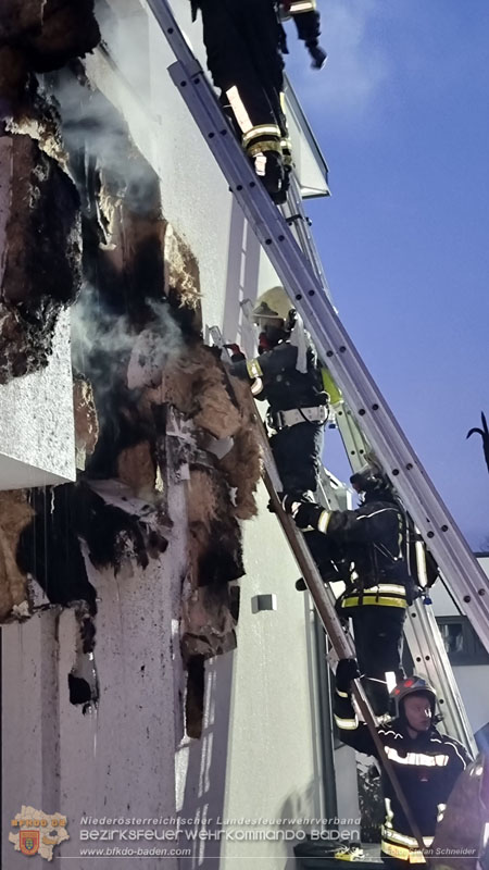 20250210_Fassadenbrand in Unterwaltersdorf sorgte für Großeinsatz Foto: Stefan Schneider BFKDO BADEN