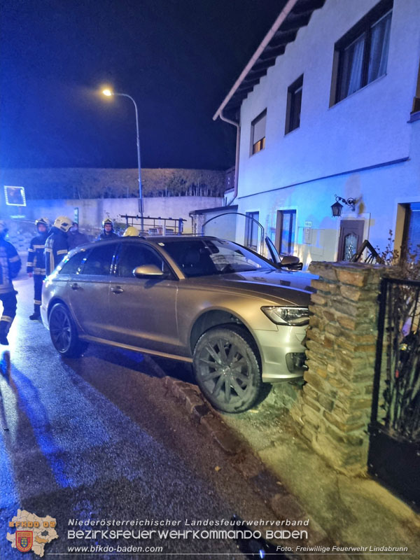 20250213_Lenkerin entfernt sich von Unfallstelle in Lindabrunn Foto: FF Lindabrunn 20250213_Lenkerin entfernt sich von Unfallstelle in Lindabrunn Foto: FF Lindabrunn