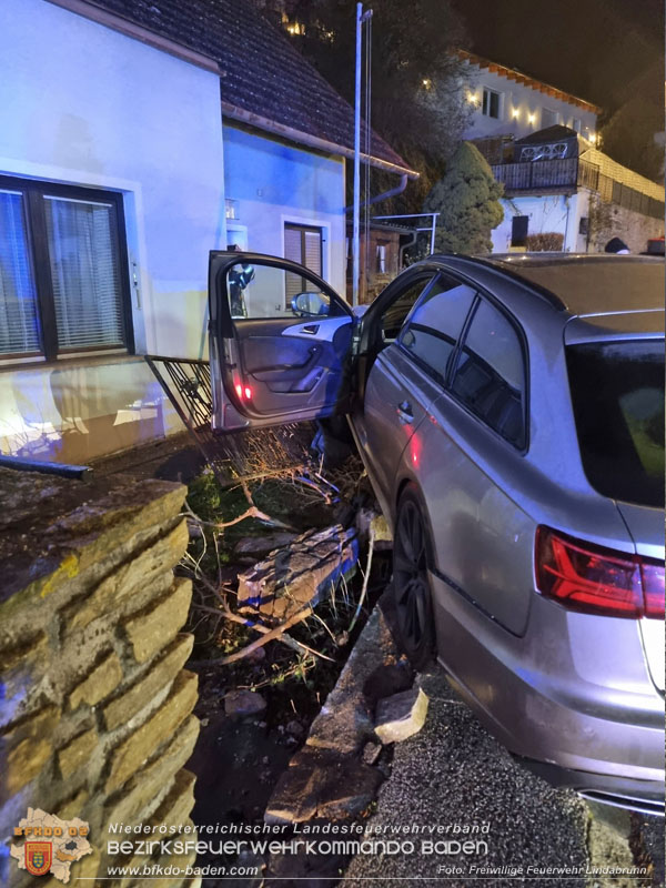 20250213_Lenkerin entfernt sich von Unfallstelle in Lindabrunn Foto: FF Lindabrunn 20250213_Lenkerin entfernt sich von Unfallstelle in Lindabrunn Foto: FF Lindabrunn