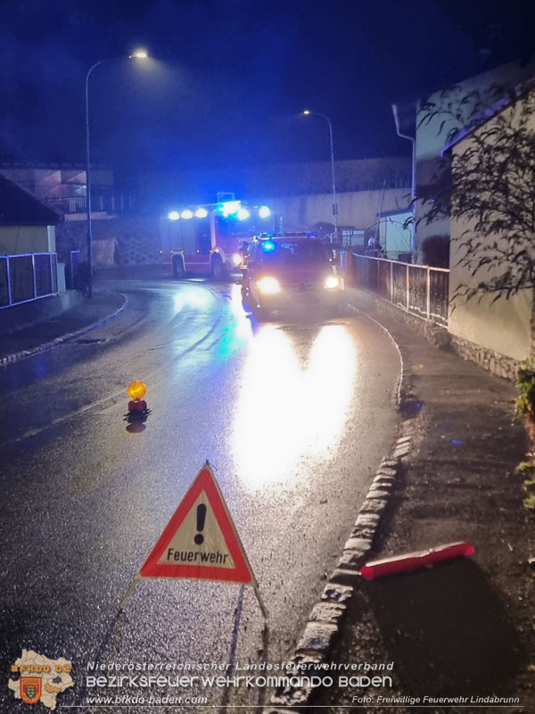 20250213_Lenkerin entfernt sich von Unfallstelle in Lindabrunn Foto: FF Lindabrunn 20250213_Lenkerin entfernt sich von Unfallstelle in Lindabrunn Foto: FF Lindabrunn