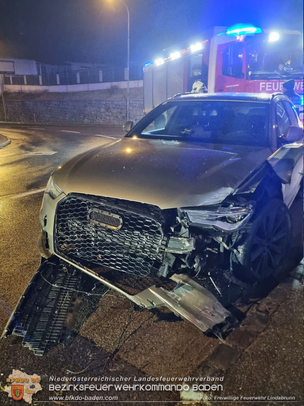 20250213_Lenkerin entfernt sich von Unfallstelle in Lindabrunn Foto: FF Lindabrunn 20250213_Lenkerin entfernt sich von Unfallstelle in Lindabrunn Foto: FF Lindabrunn