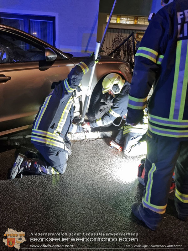 20250213_Lenkerin entfernt sich von Unfallstelle in Lindabrunn Foto: FF Lindabrunn 20250213_Lenkerin entfernt sich von Unfallstelle in Lindabrunn Foto: FF Lindabrunn