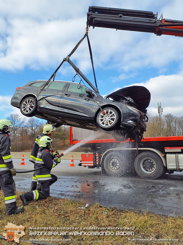 20250215_Fahrzeugbrand auf der A21 Hoehe Heiligenkreuz Noe Foto: FF Alland 20250215_Fahrzeugbrand auf der A21 Hoehe Heiligenkreuz Noe Foto: FF Alland
