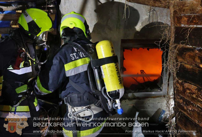 20250220 Brand eines Nebengebäudes in St.Veit a.d.Triesting   Foto: ASB Markus Hackl AFKDO Pottenstein