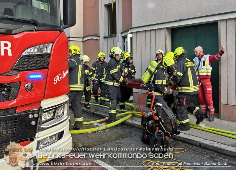 20250224_Brand in Badener Wohnhausanlage - Feuerwehr rettet bewusstlose Person    Foto: Freiwillige Feuerwehr Baden-Stadt
