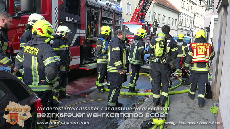 20250224_Brand in Badener Wohnhausanlage - Feuerwehr rettet bewusstlose Person    Foto: Freiwillige Feuerwehr Baden-Stadt