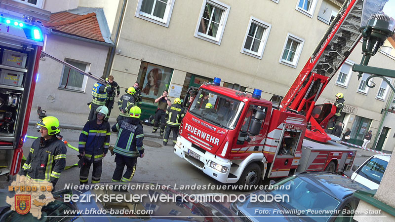 20250224_Brand in Badener Wohnhausanlage - Feuerwehr rettet bewusstlose Person    Foto: Freiwillige Feuerwehr Baden-Stadt