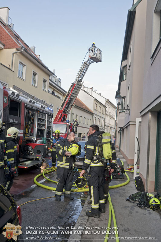 20250224_Brand in Badener Wohnhausanlage - Feuerwehr rettet bewusstlose Person    Foto: Freiwillige Feuerwehr Baden-Stadt