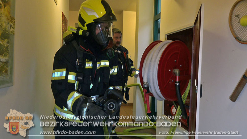 20250224_Brand in Badener Wohnhausanlage - Feuerwehr rettet bewusstlose Person    Foto: Freiwillige Feuerwehr Baden-Stadt