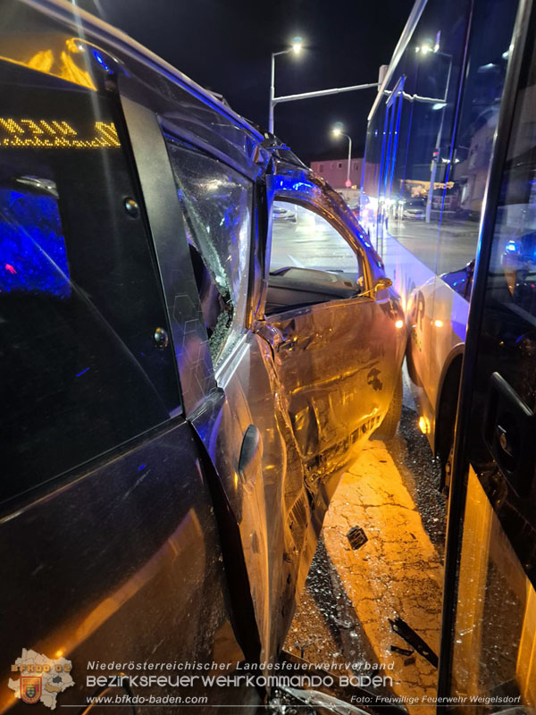 20250228_Verkehrsunfall mit Linienbus in Weigelsdorf   Foto: FF Weigelsdorf
