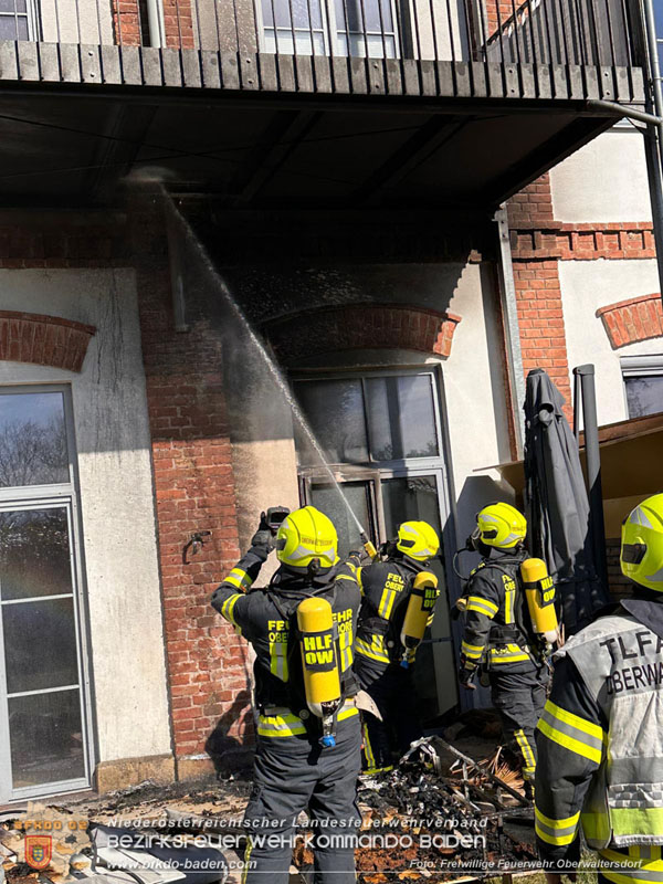 20250302_Brand auf Terrasse bei Wohnhausanlage in Oberwaltersdorf   Foto: Freiwillige Feuerwehr Oberwaltersdorf